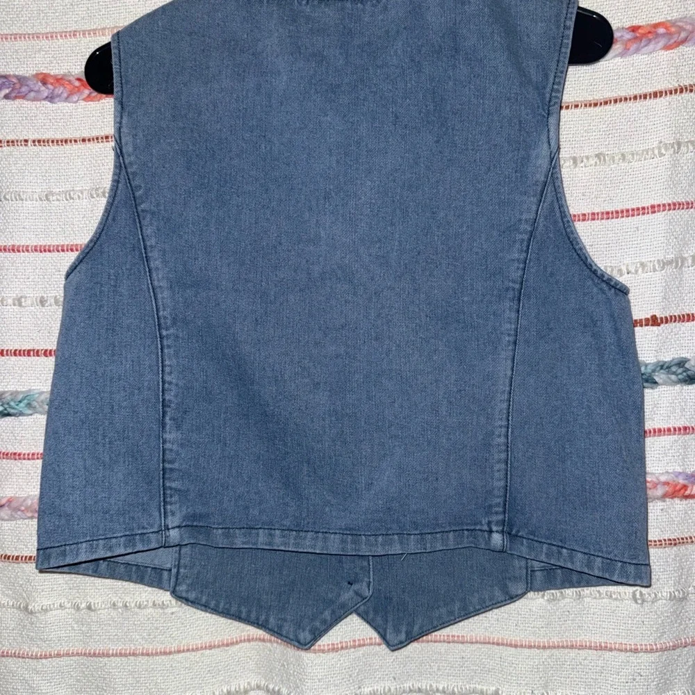 Light‎ Blue Denim Button-Up Vest with Floral Tag